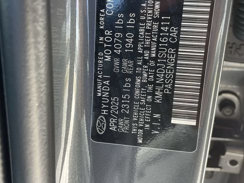 New 2025 Hyundai Elantra Limited FWD image 35