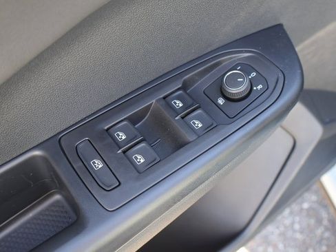 New 2026 Volkswagen Taos SE image 11