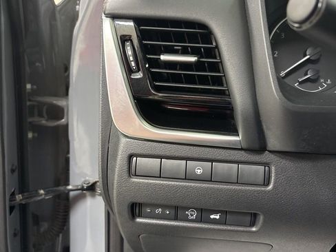 Used 2023 Nissan Rogue SL AWD/4WD image 10