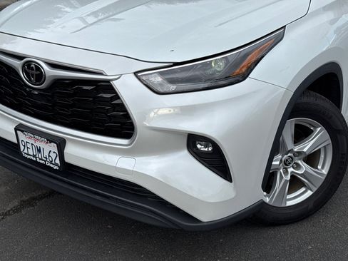 Certified 2023 Toyota Highlander L image 3