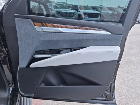 Certified 2026 Cadillac Escalade Platinum Sport w/ LPO, Floor Liner Package AWD/4WD image 44