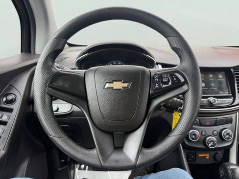 Used 2018 Chevrolet Trax LS AWD/4WD image 29