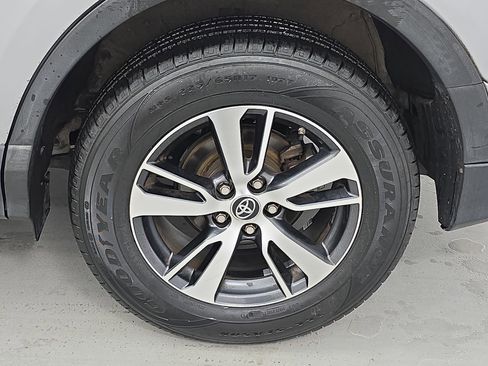 Used 2018 Toyota RAV4 XLE image 33