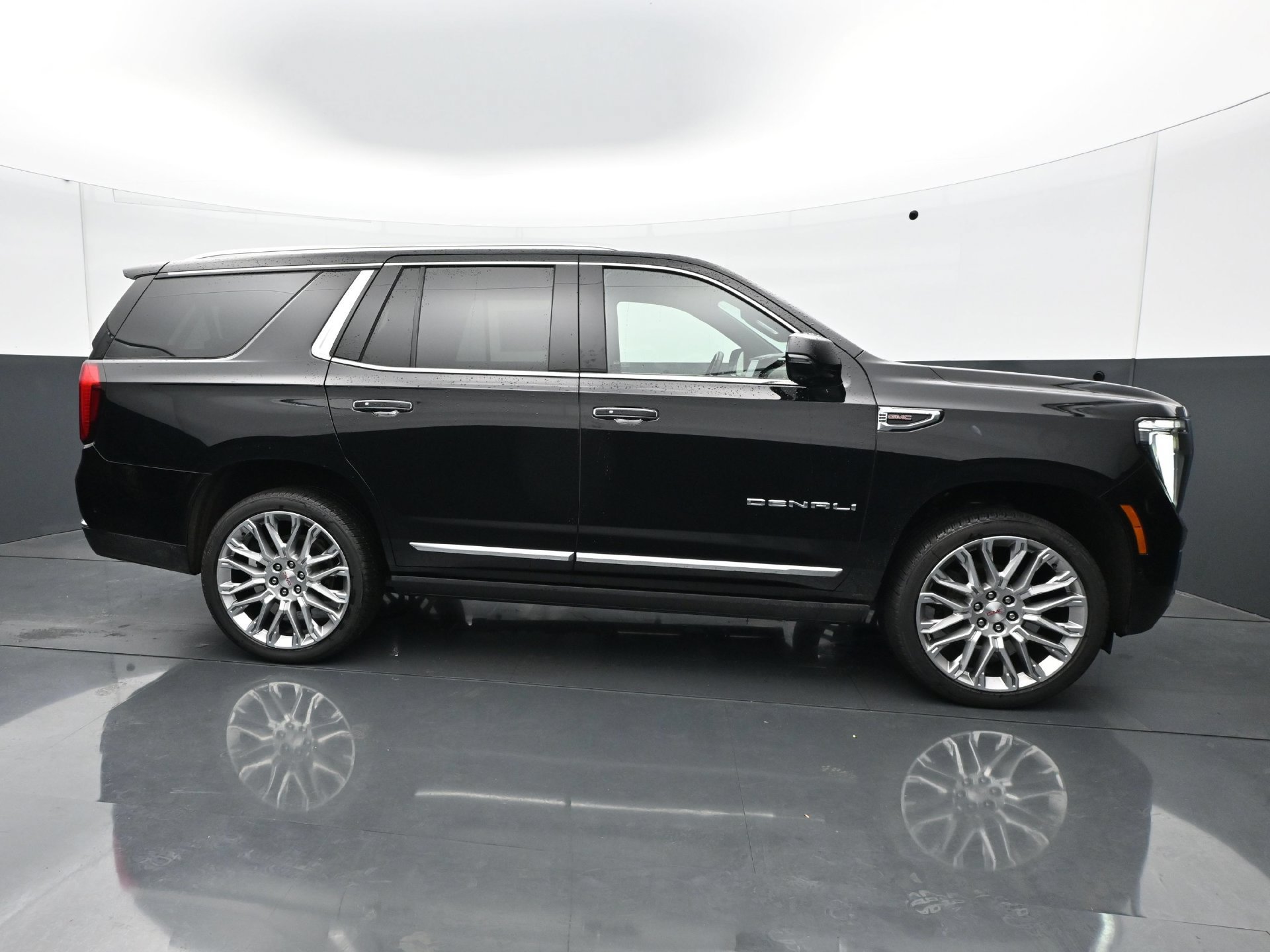 Used 2025 GMC Yukon Denali w/ Denali Reserve Package AWD/4WD image 7
