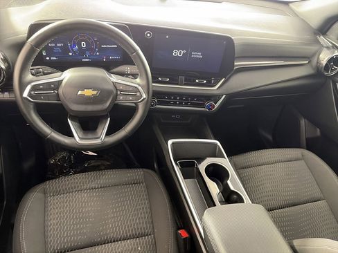 Used 2025 Chevrolet Equinox LT FWD image 19