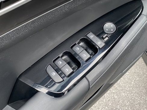 Used 2023 Kia Sportage EX image 11