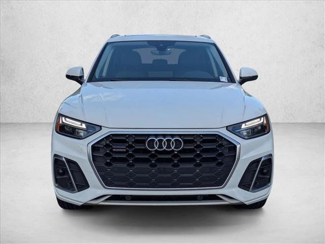 Used 2023 Audi Q5 2.0T Premium w/ Convenience Package AWD/4WD image 2