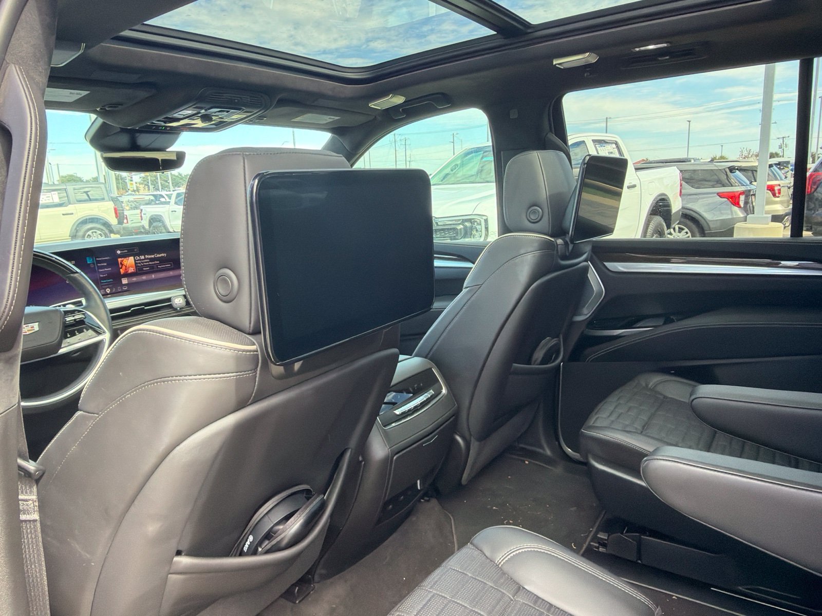 Used 2025 Cadillac Escalade Sport Platinum AWD/4WD image 18