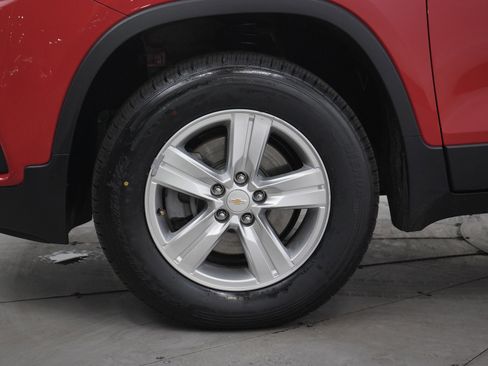 Used 2020 Chevrolet Trax LS w/ Tint and Cruise Package AWD/4WD image 29
