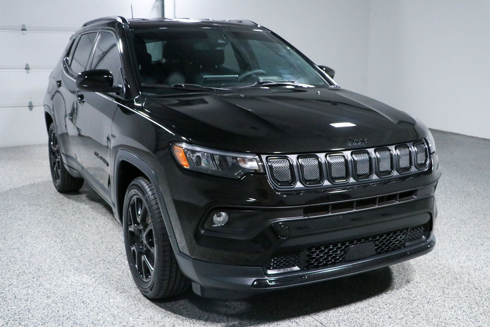 Used 2022 Jeep Compass Latitude FWD image 5