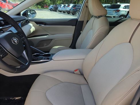 Used 2020 Toyota Camry XLE FWD image 15