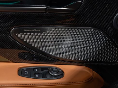 Used 2025 Aston Martin Vanquish image 33