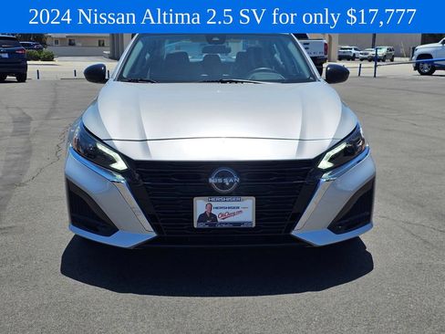 Used 2024 Nissan Altima 2.5 SV FWD image 3