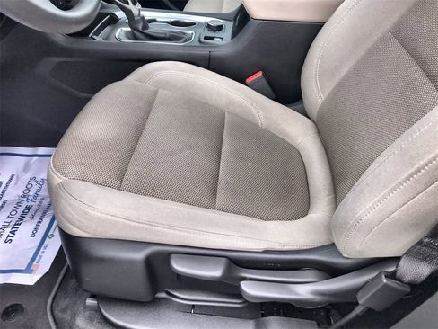 Used 2022 Chevrolet Traverse LS image 12