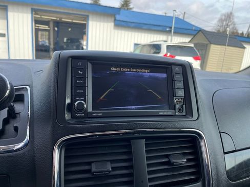 Used 2019 Dodge Grand Caravan SE image 23