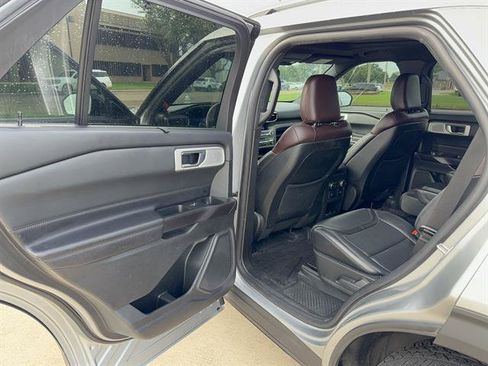 Used 2020 Ford Explorer Platinum w/ Premium Technology Package AWD/4WD image 9