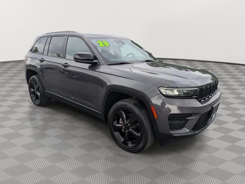 Used 2023 Jeep Grand Cherokee Altitude AWD/4WD image 7