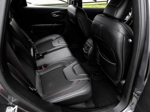 Used 2022 Jeep Cherokee Trailhawk image 49