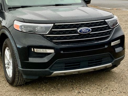 Used 2023 Ford Explorer XLT w/ Equipment Group 202A image 8
