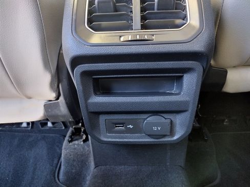 Used 2018 Volkswagen Tiguan SEL image 9