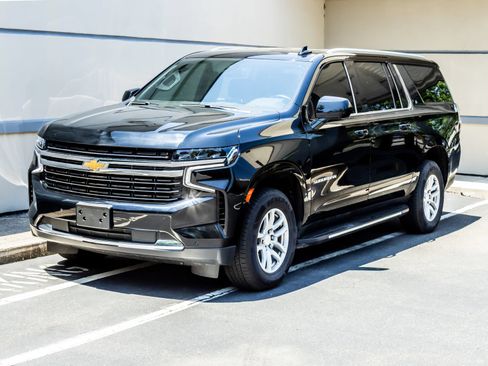 Used 2023 Chevrolet Suburban LT AWD/4WD image 1