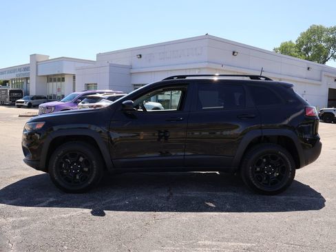 Used 2022 Jeep Cherokee Latitude w/ Sun & Sound Group AWD/4WD image 5