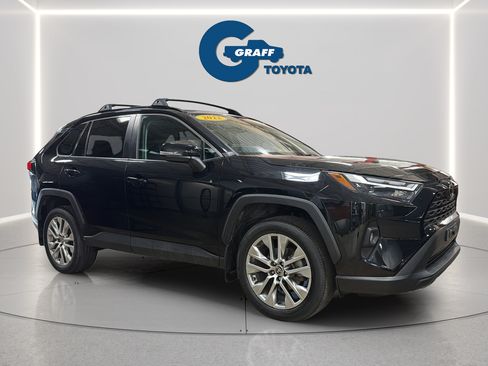Used 2022 Toyota RAV4 XLE Premium FWD image 4