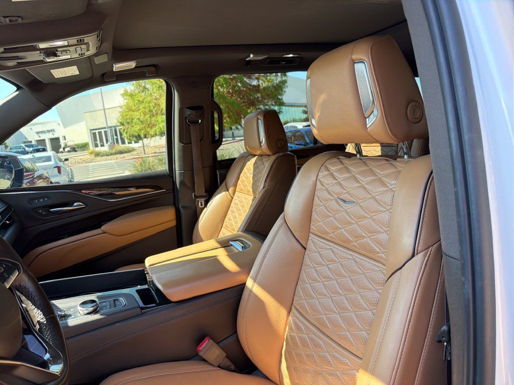 Used 2021 Cadillac Escalade ESV Premium Luxury w/ Driver Assist Tech Package RWD image 17