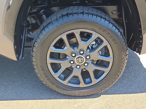 Used 2023 Toyota Tundra Platinum AWD/4WD image 16