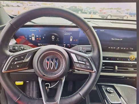 Used 2025 Buick Enclave Sport Touring image 5