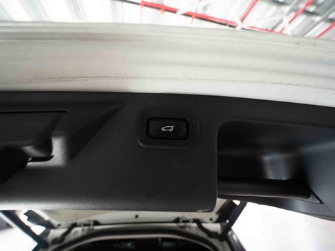 Used 2020 Land Rover Discovery Sport SE AWD/4WD image 29