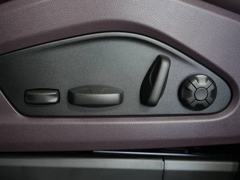 New 2025 Porsche Macan Electric image 32