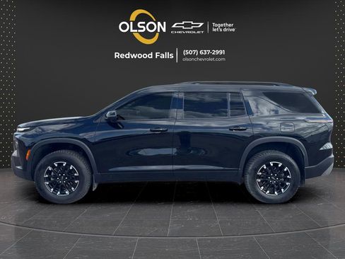 Used 2024 Chevrolet Traverse Z71 AWD/4WD image 2