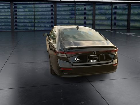 Used 2025 Honda Accord SE image 7