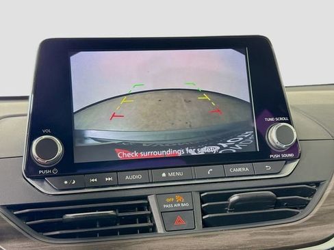 Used 2025 Nissan Altima 2.5 SV FWD image 13