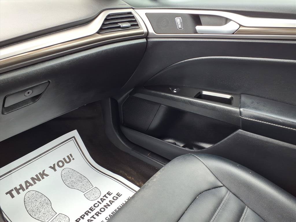 Used 2019 Ford Fusion SEL FWD image 21