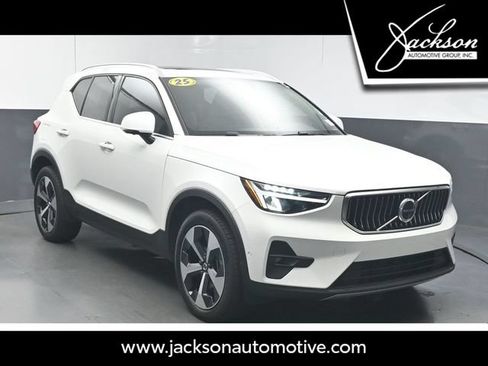 Used 2025 Volvo XC40 B5 Plus w/ Protection Package Premier AWD/4WD image 1