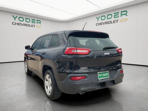 Used 2016 Jeep Cherokee Sport FWD image 10