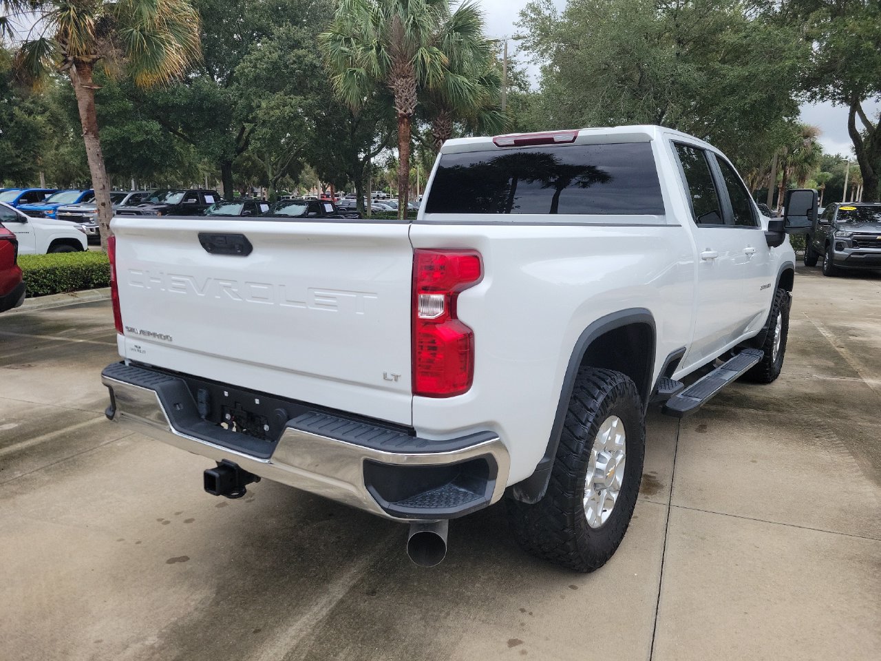 Used 2024 Chevrolet Silverado 2500 LT AWD/4WD image 3