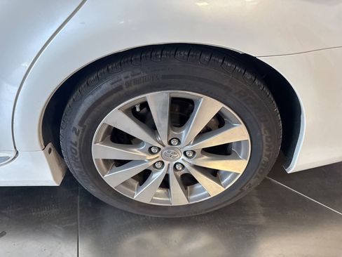 Used 2011 Toyota Avalon Limited FWD image 10