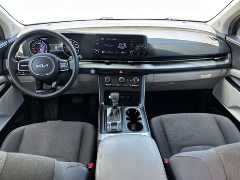 Used 2022 Kia Carnival LX FWD image 14