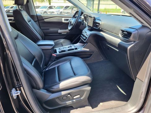 Certified 2022 Ford Explorer XLT w/ Equipment Group 202A AWD/4WD image 12