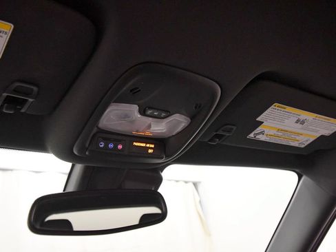 Used 2021 Chevrolet TrailBlazer RS w/ Convenience Package FWD image 27