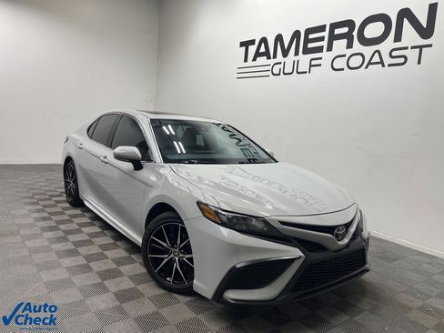 Used 2024 Toyota Camry SE image 1