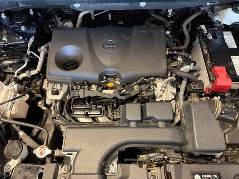 Used 2025 Toyota RAV4 LE AWD/4WD image 32