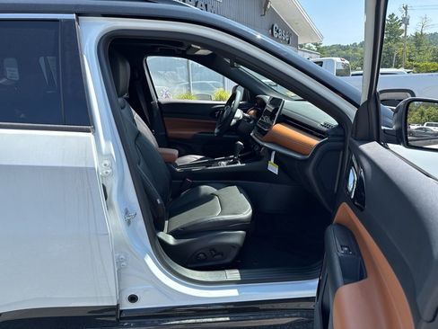 New 2025 Jeep Compass Limited w/ Elite Group image 10