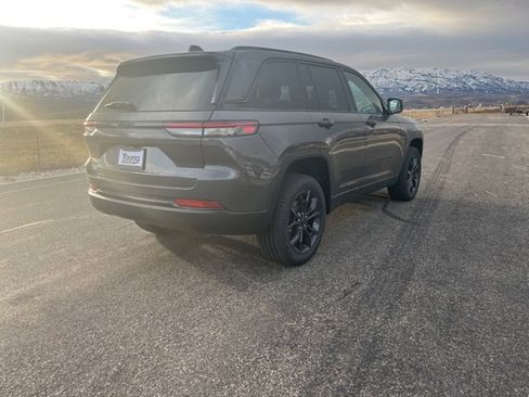 New 2025 Jeep Grand Cherokee Limited image 3