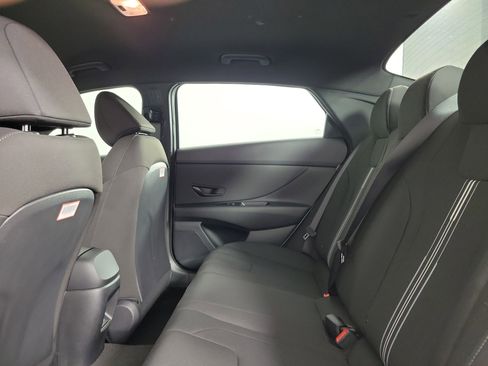 New 2025 Hyundai Elantra SEL image 29