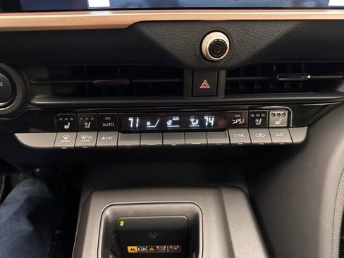 Used 2023 Toyota Crown Limited image 14