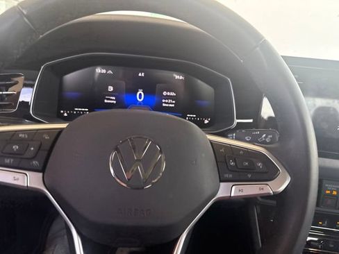 Used 2025 Volkswagen Jetta SE FWD image 23
